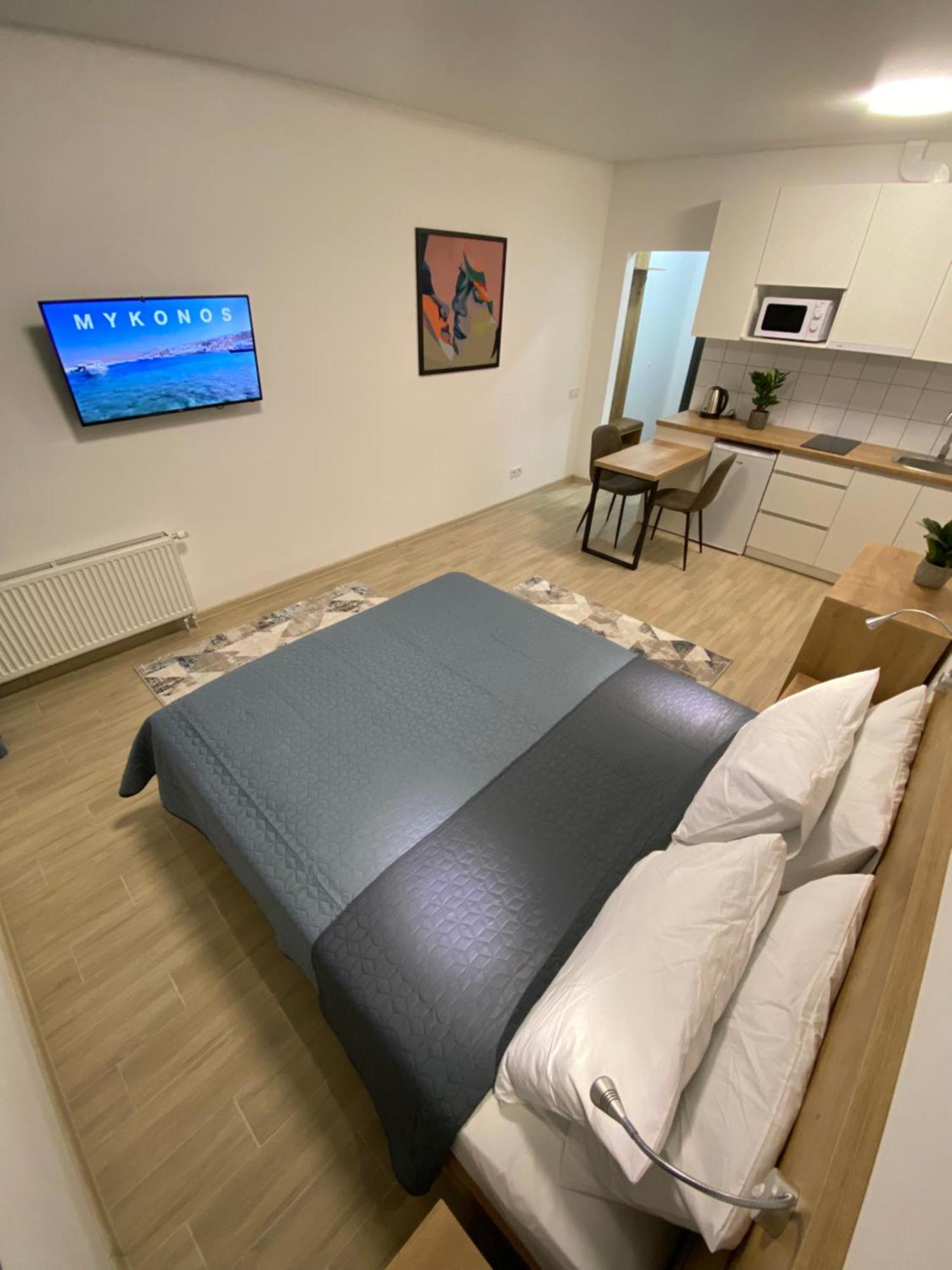 Pattern Rodos Apartment